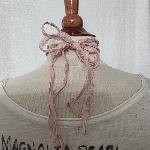 JABOT🩷 MOSSIE ANNA ARTISAN DESIGN NWT - Picture 5 of 6